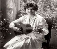 The actress also knows the skills of playing Ukulele The actress also knows the skills of playing Ukulele.